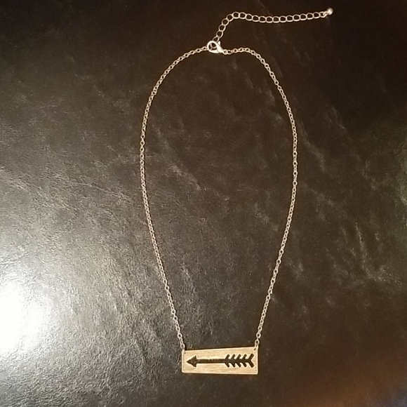 Arrow Necklace - Picture 7 of 8
